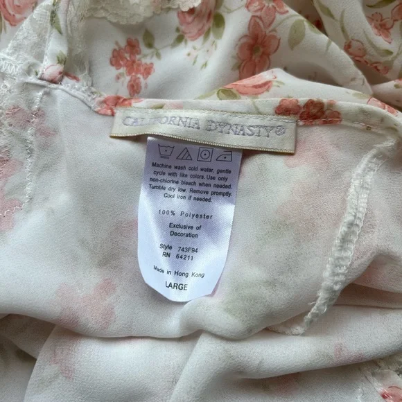 Vintage Pink&White Floral Slip with V-Neckline and Rose Detailing - Picture 3 of 3